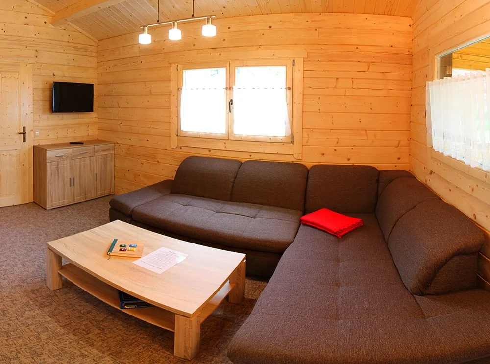 Bungalow Nr. 5 – 2016 Haus 5 6 Wohnzimmer 1000x743
